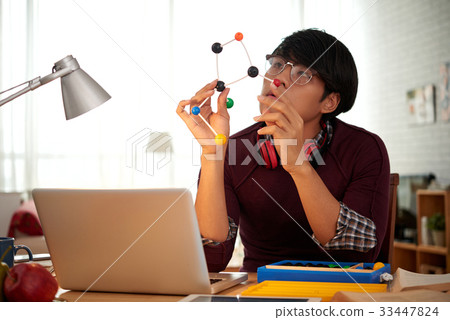 Creating molecular model Creating molecular model 33447824