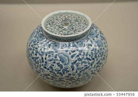 White porcelain mangrove jar (Chosun), National Palace Museum, Jongno-gu, Seoul 33447956