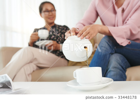 Filling cup with tea 33448178