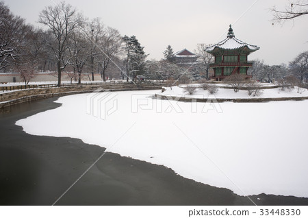 Snow，Winter，Daejungjeong，Gyeongbokgung，Jongno-gu，Seoul 33448330