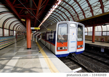 Oksu Station, Seongdong-gu, Seoul 33448489