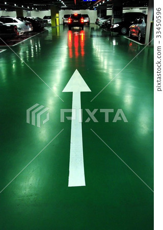 Arrows, parking 33450596