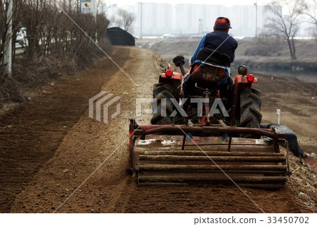 tractor 33450702
