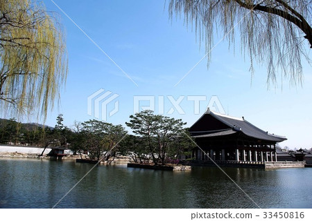 首爾鐘路區景福宮的Gyeonghoeru(國寶第224號) 首爾鐘路區景福宮的Gyeonghoeru(國寶第224號) 33450816