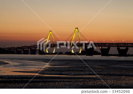Night view, Youngjong Bridge, Incheon 33452098