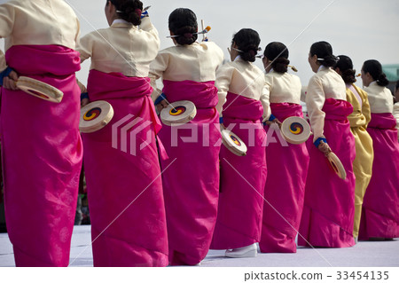 韓國舞蹈,Hwasung宮殿,水原,京畿道 韓國舞蹈,Hwasung宮殿,水原,京畿道 33454135