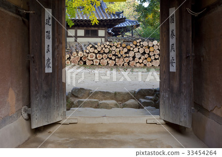 Yongin Folk Village, Yongin-si, Gyeonggi-do Yongin Folk Village, Yongin-si, Gyeonggi-do 33454264