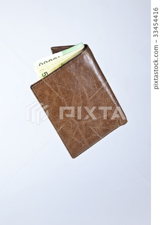 Banknotes and wallets 33454416