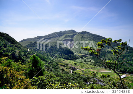 Mountain view volcano Yangmingshan scenery Taiwan volcano fumarole plant water vapor smoke jet hole mountaineering mountain climbing Qixing Mountain rural countryside Mountain view volcano Yangmingshan scenery Taiwan volcano fumarole plant water vapor smoke jet hole mountaineering mountain climbing Qixing Mountain rural countryside 33454888