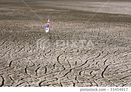 Taegeukgi, Tidal Flat, Yeongjong Island, Incheon 33454917