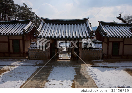 Gyeongbuk安東市Dosan Seowon 33456719