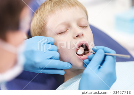 Male dentist examines the teeth of the patient Male dentist examines the teeth of the patient 33457718