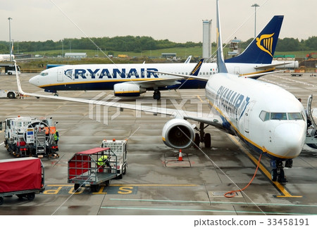 Two aircrafts Boeing 737-800 of Ryanair Two aircrafts Boeing 737-800 of Ryanair 33458191