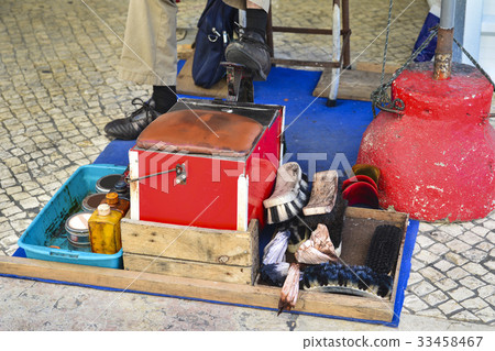 Shoes cleaning set on the street 33458467
