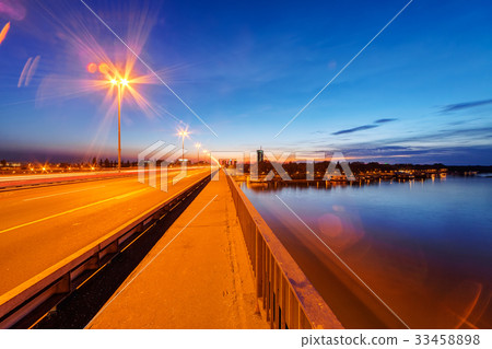 Bridge at night 33458898