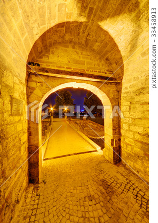 Medieval gate 33458913