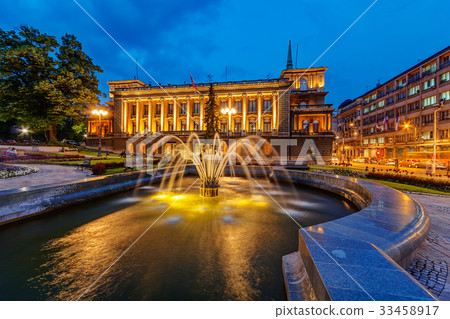 Classical building 33458917