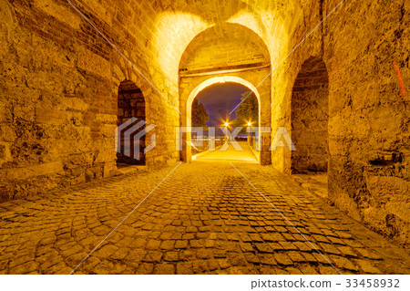 Medieval gate 33458932