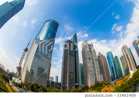 Blue sky Shanghai, financial district 33461409