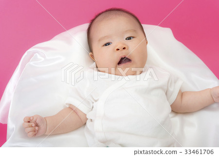 1 month old baby 33461706