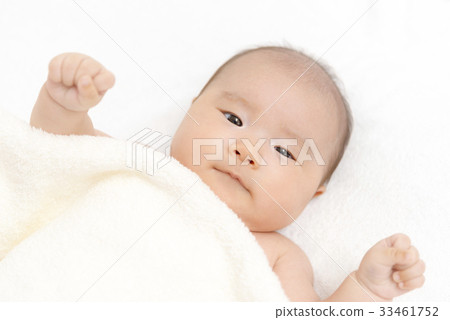 Baby wrapped in towel 33461752