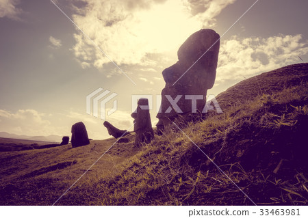 Moais statues, Rano Raraku volcano, easter island 33463981
