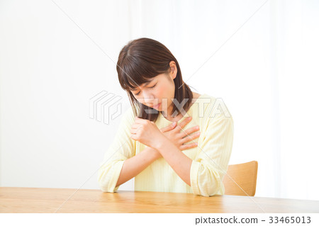 My heart is suffering palpitation shortness of breath Negative image physical condition poor female portrait 20's 30's My heart is suffering palpitation shortness of breath Negative image physical condition poor female portrait 20's 30's 33465013