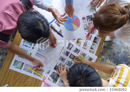 Multinational creative startup company 33468062