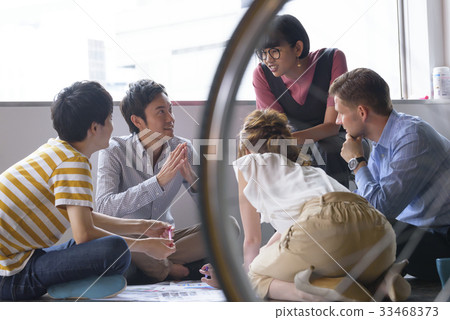 Multinational creative meeting scene Multinational creative meeting scene 33468373