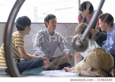 Multinational creative meeting scene Multinational creative meeting scene 33468380