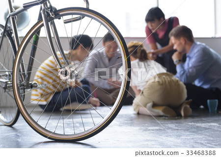 Multinational creative meeting scene Multinational creative meeting scene 33468388