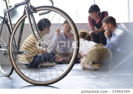 Multinational creative meeting scene Multinational creative meeting scene 33468394