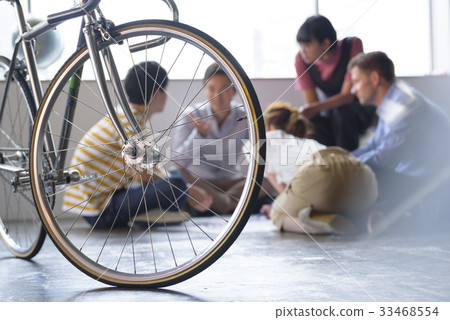 Multinational creative meeting scene Multinational creative meeting scene 33468554