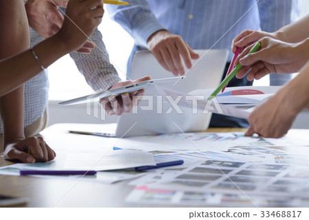 Multinational creative meeting scene Multinational creative meeting scene 33468817