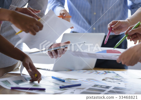 Multinational creative meeting scene Multinational creative meeting scene 33468821