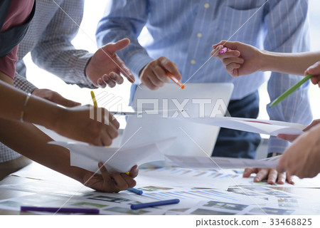 Multinational creative meeting scene Multinational creative meeting scene 33468825