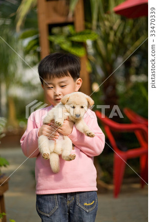 孩子，小狗 33470339