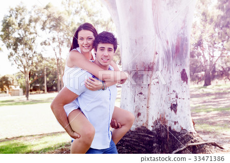 Young couple in the park 33471386