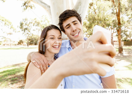 Young couple in the park 33471618