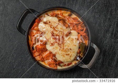 Korean food Takkarubi Dak galbi (Korean chicken grilled dish) 33471916