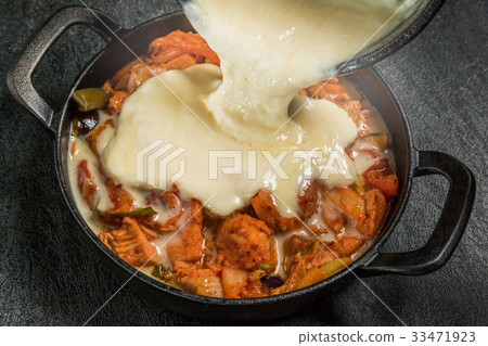 Korean food Takkarubi Dak galbi (Korean chicken grilled dish) 33471923