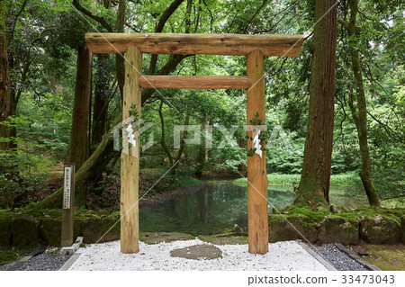 Hakusan Heisen-ji Temple, Mitarai Pond and Kamimei Torii, Fukui Prefecture 33473043
