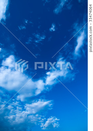 August sky and clouds (vertical) 33474064