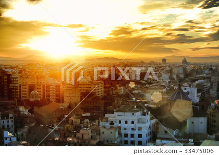 Evening panoramic view of Valencia from a tower 33475006