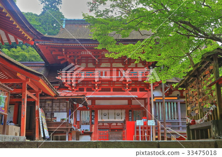 Tower gate of the deep green Nanzan Shrine Tower gate of the deep green Nanzan Shrine 33475018