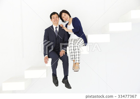 中間的一對 33477367