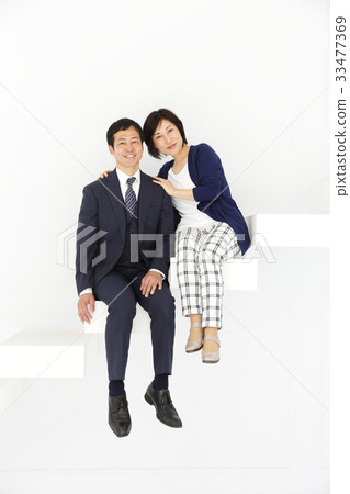 Middle couple 33477369