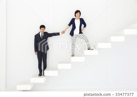 Middle couple 33477377