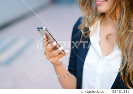 Phone in the hands of the girl 33481311