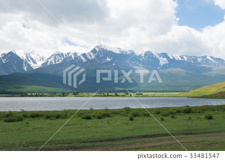 Majestic mountain lake in Altay. 33481547
